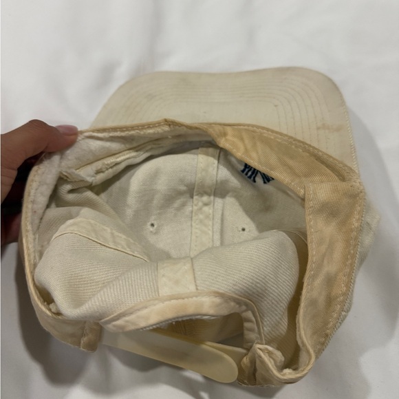 80’s/90’s Vintage Yankee’s Snapback 

Can be washed, but sourced like this! - Picture 3 of 5